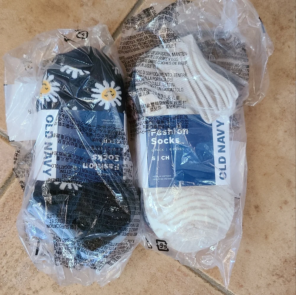 👀50% OFF - NWT‼️ Old Navy brand Girl's Ankle Socks, 12 pairs